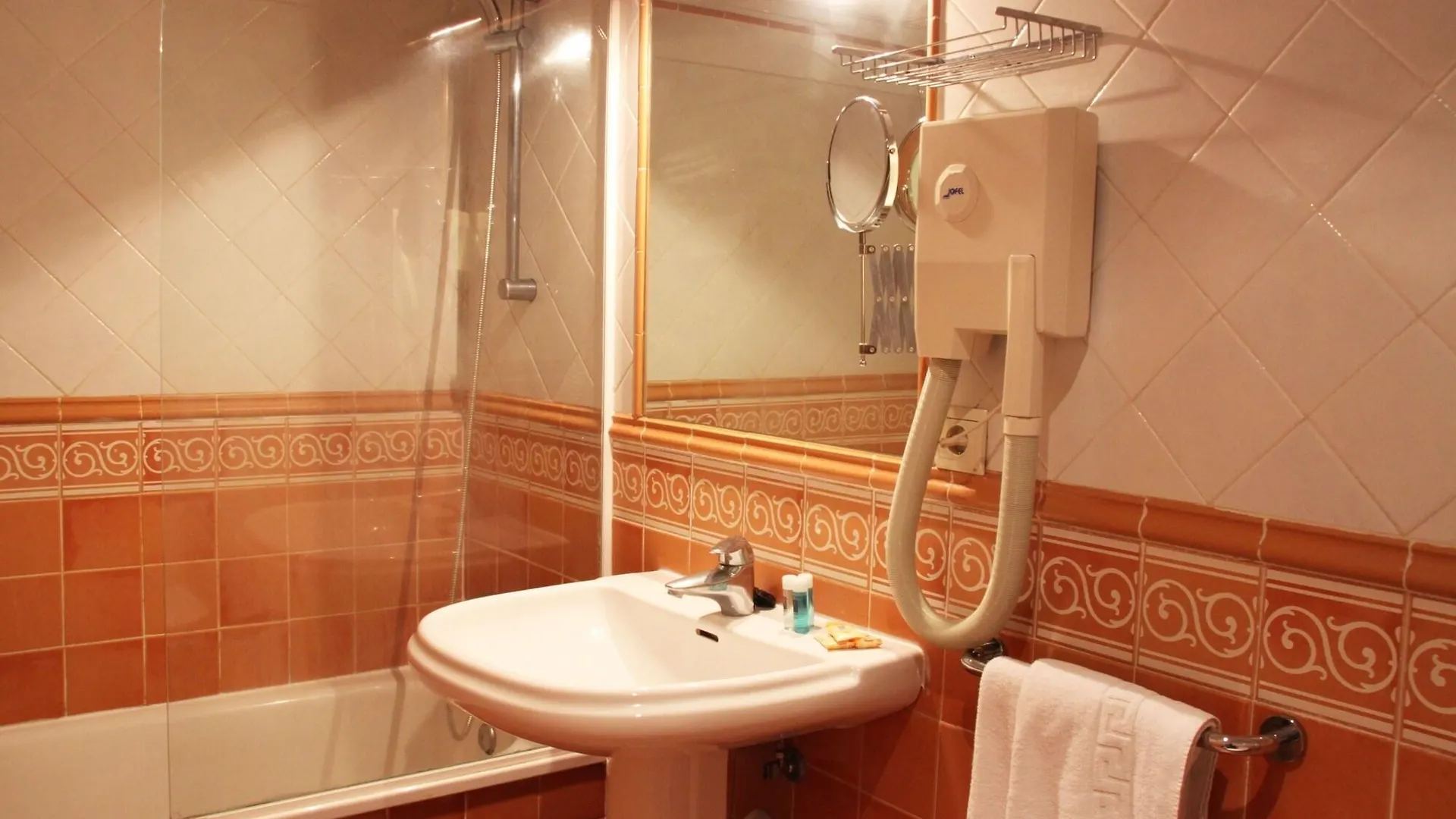 فندق دونا كاتالينا ماربيا 3*,